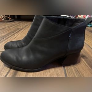 Toms Ankle Boots size 7w